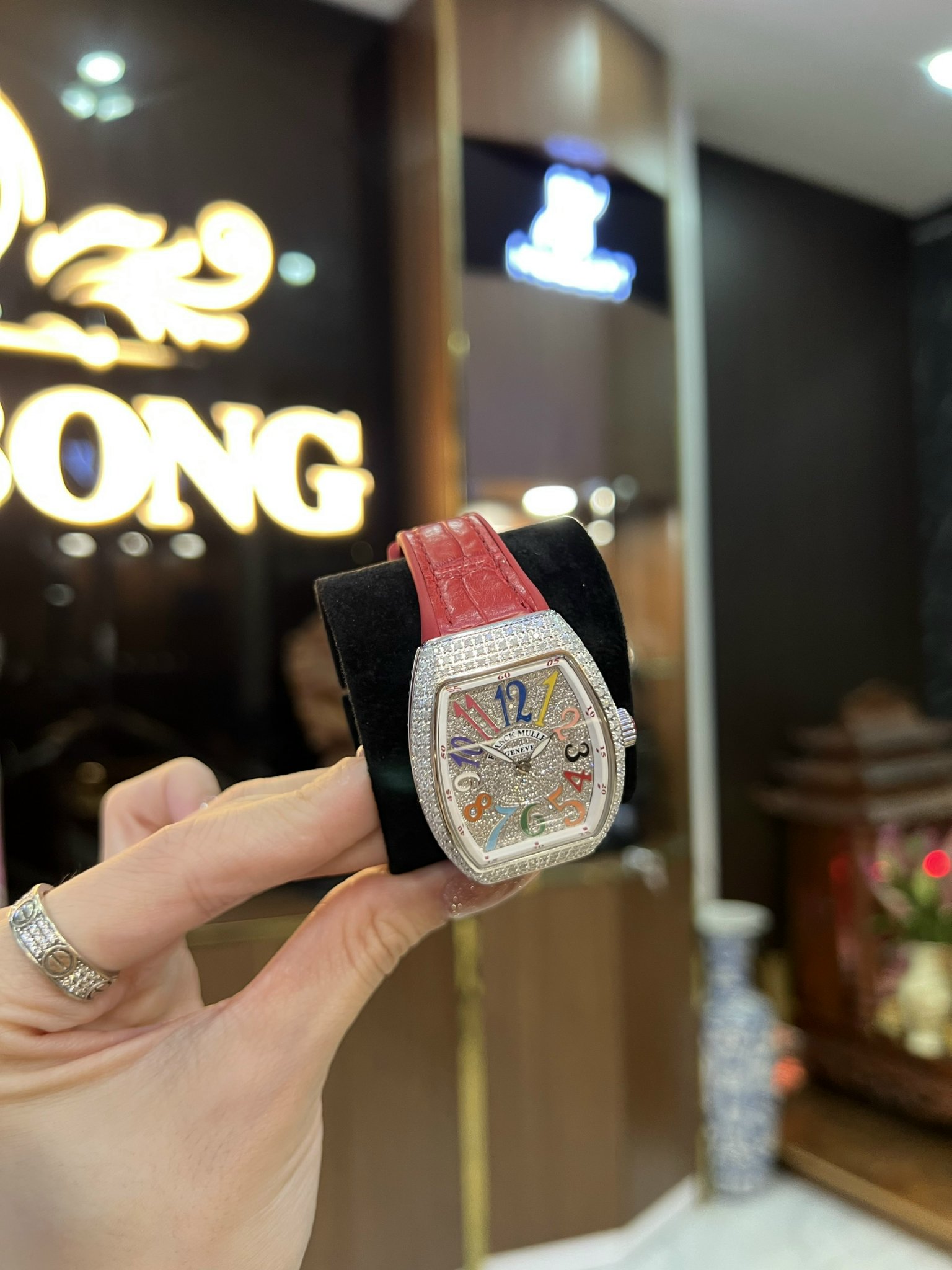 Đồng hồ Nữ Franck Muller V32 Red Color Diamond Chính Hãng